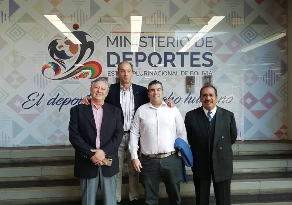 ONG Deporte y Desarrollo y gobierno de Bolivia firman acuerdos para poner en marcha el Proyecto Sach’a
