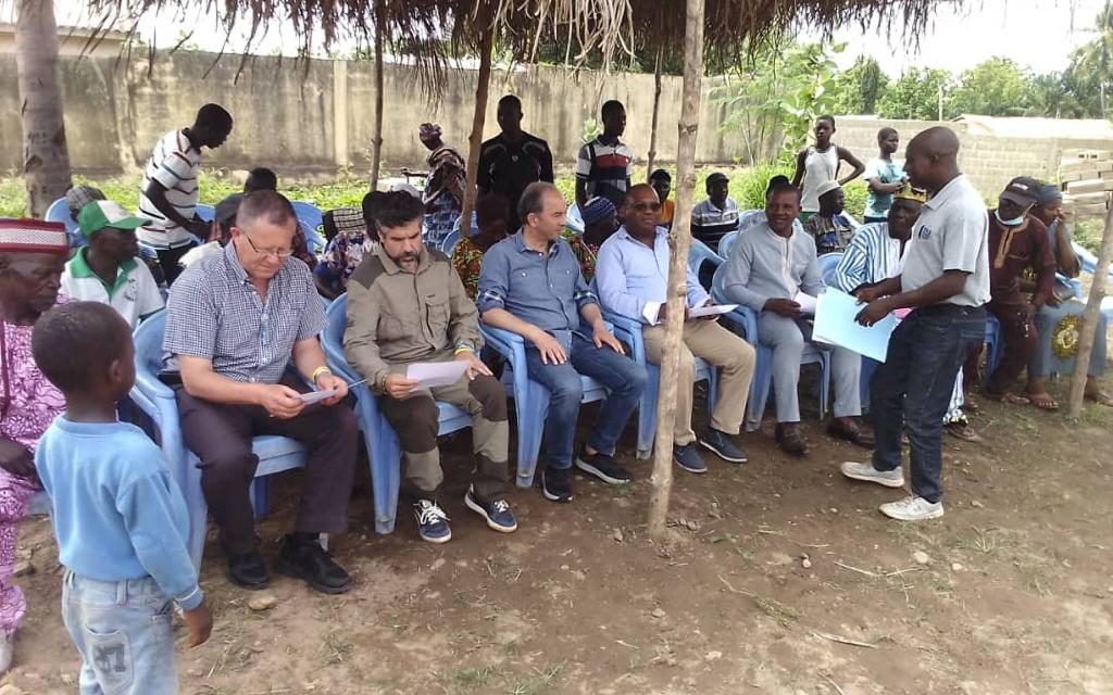 Ceremonia de entrega de los terrenos en BODJONDÈ para el desarrollo del proyecto Sach’a en Togo