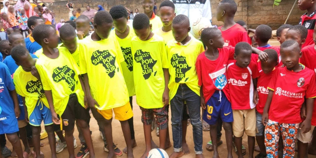 Entrega del material deportivo en Togo de la mano de Deporte y Desarrollo y la Fundación Takely