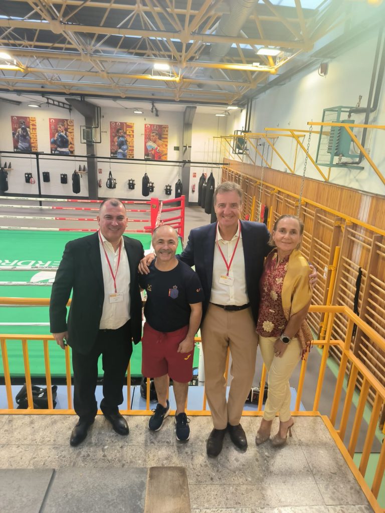  Rafael Lozano, medallista olímpico en Sídney y actual seleccionador nacional de boxeo.